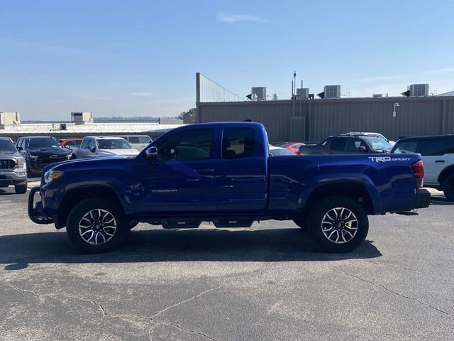 Used 2022 Toyota Tacoma TRD Sport image 2