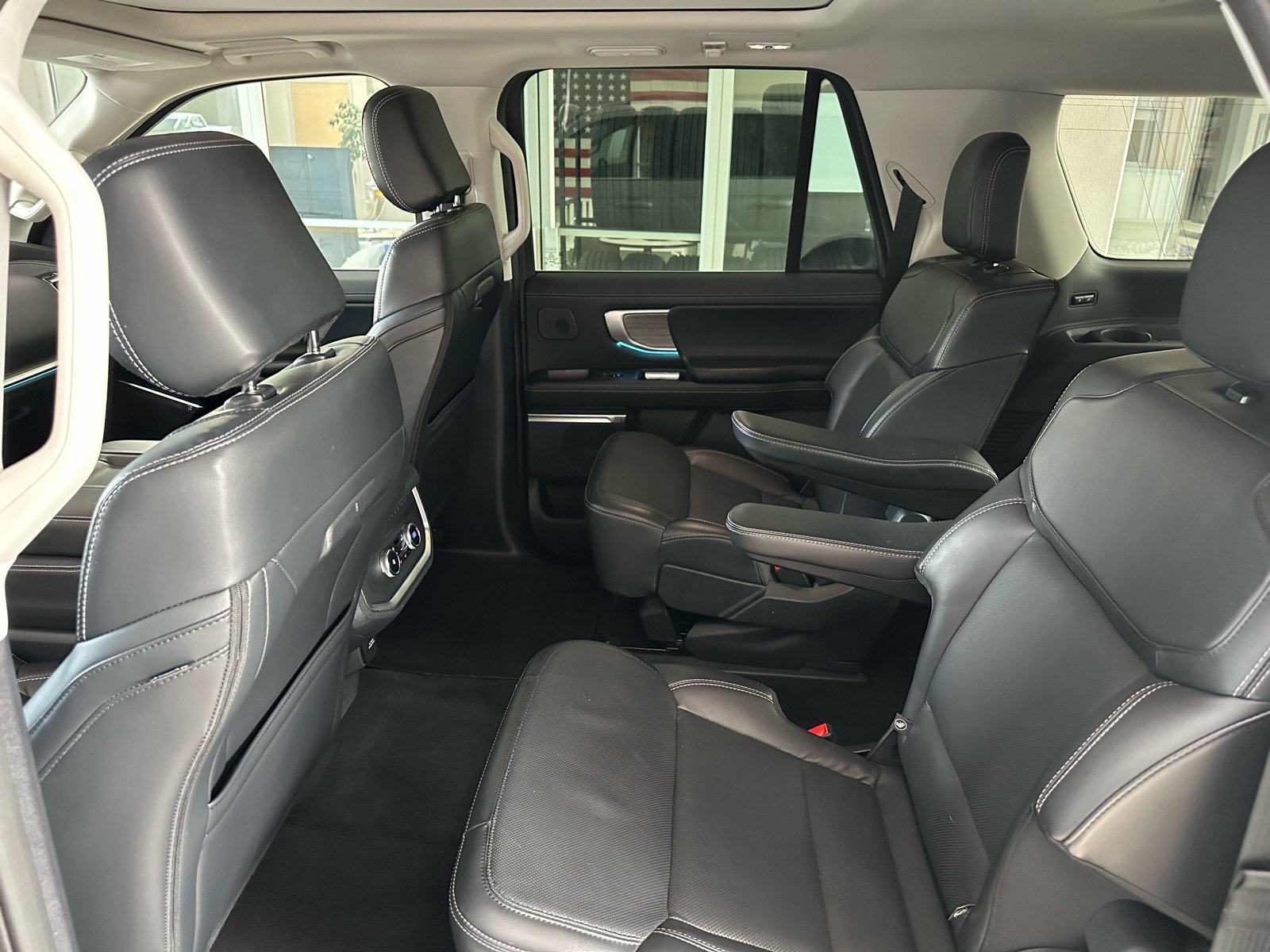 Certified 2025 Ford Expedition Max Platinum w/ Driver's Package AWD/4WD image 25