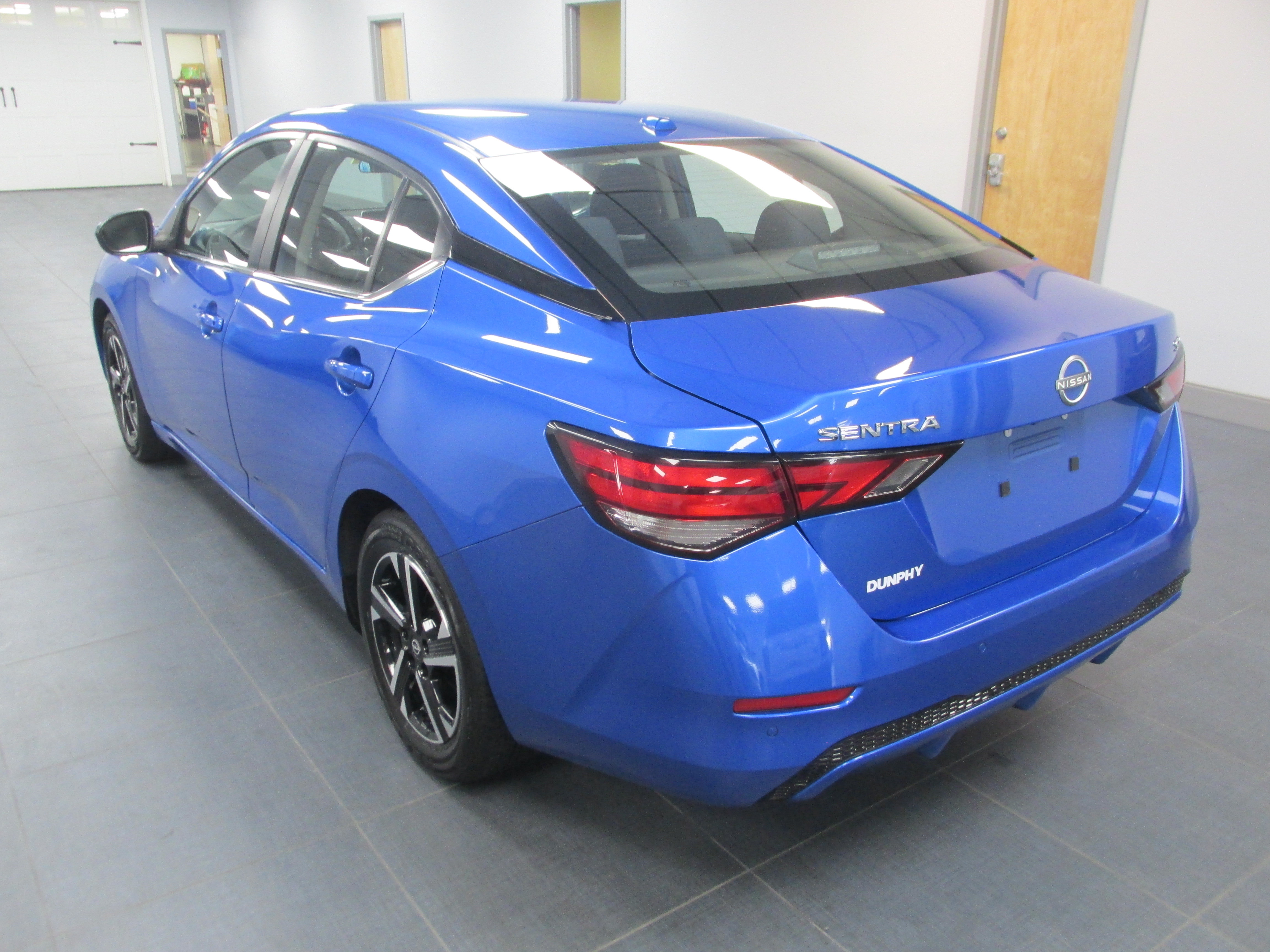 Used 2024 Nissan Sentra SV FWD image 7