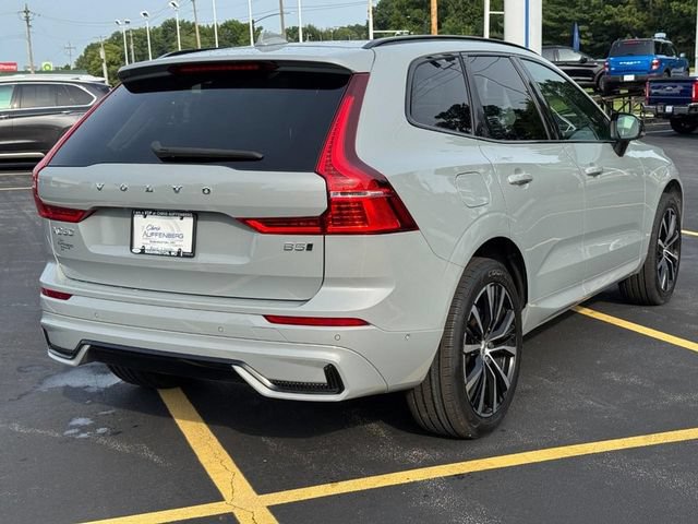 Used 2024 Volvo XC60 B5 Plus AWD/4WD image 3