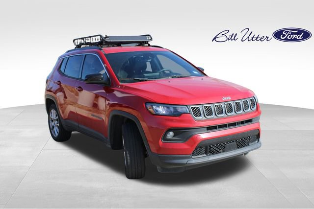 Used 2023 Jeep Compass Latitude image 3