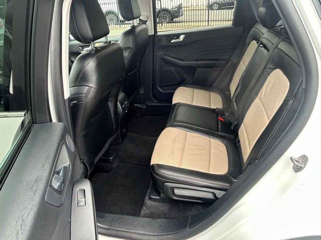 Certified 2022 Ford Escape Titanium w/ Titanium Elite Package AWD/4WD image 32