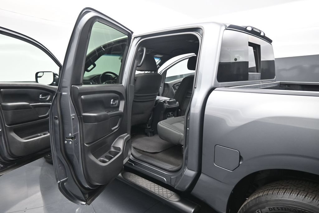 Used 2019 Nissan Titan SV w/ SV Convenience Package RWD image 18