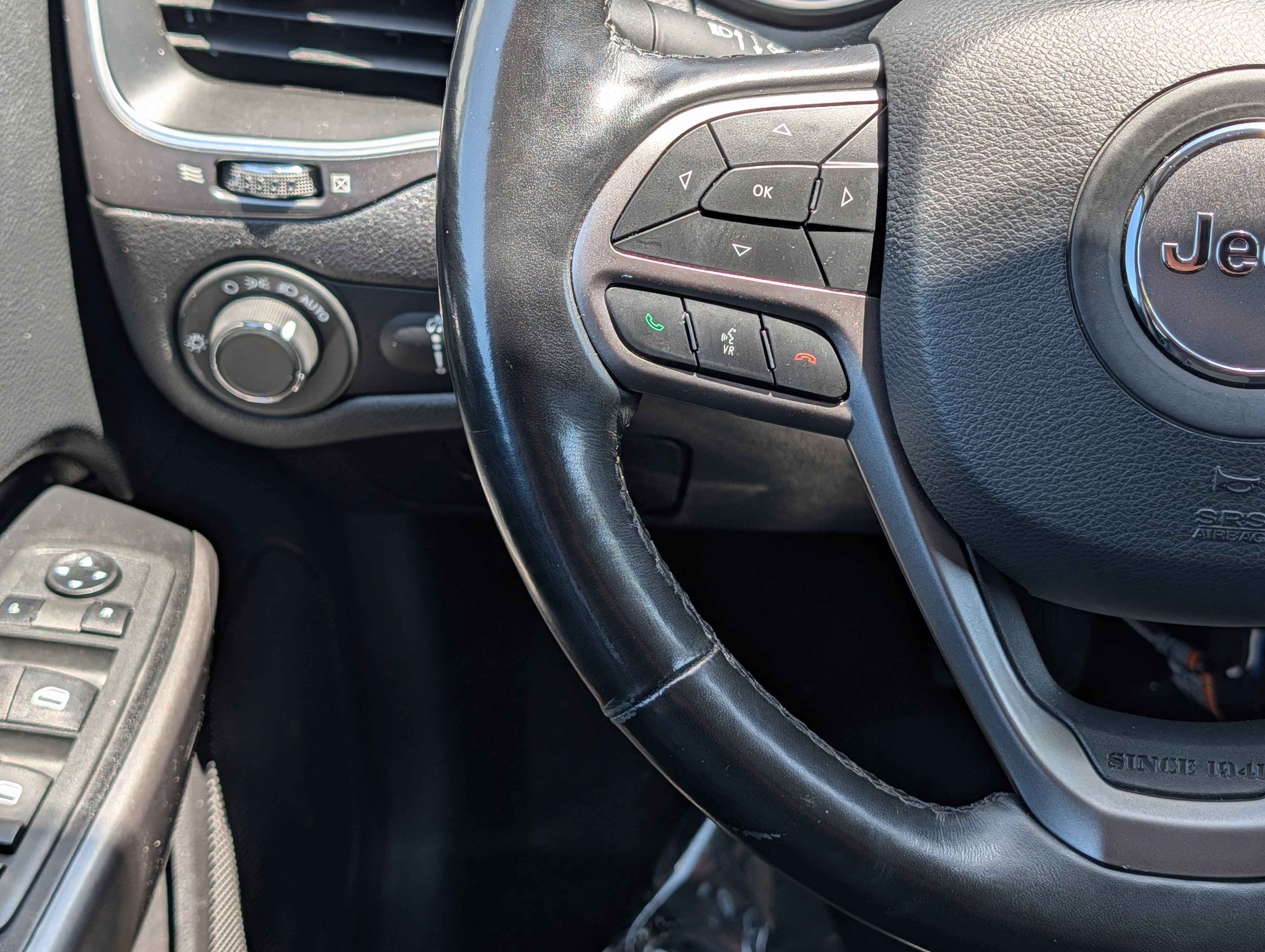 Used 2020 Jeep Cherokee Latitude w/ Cold Weather Group AWD/4WD image 21