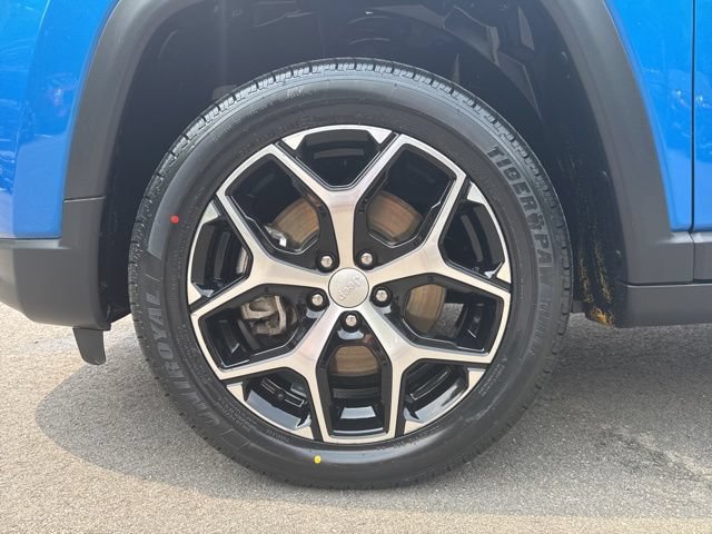Used 2024 Jeep Compass Latitude AWD/4WD image 9