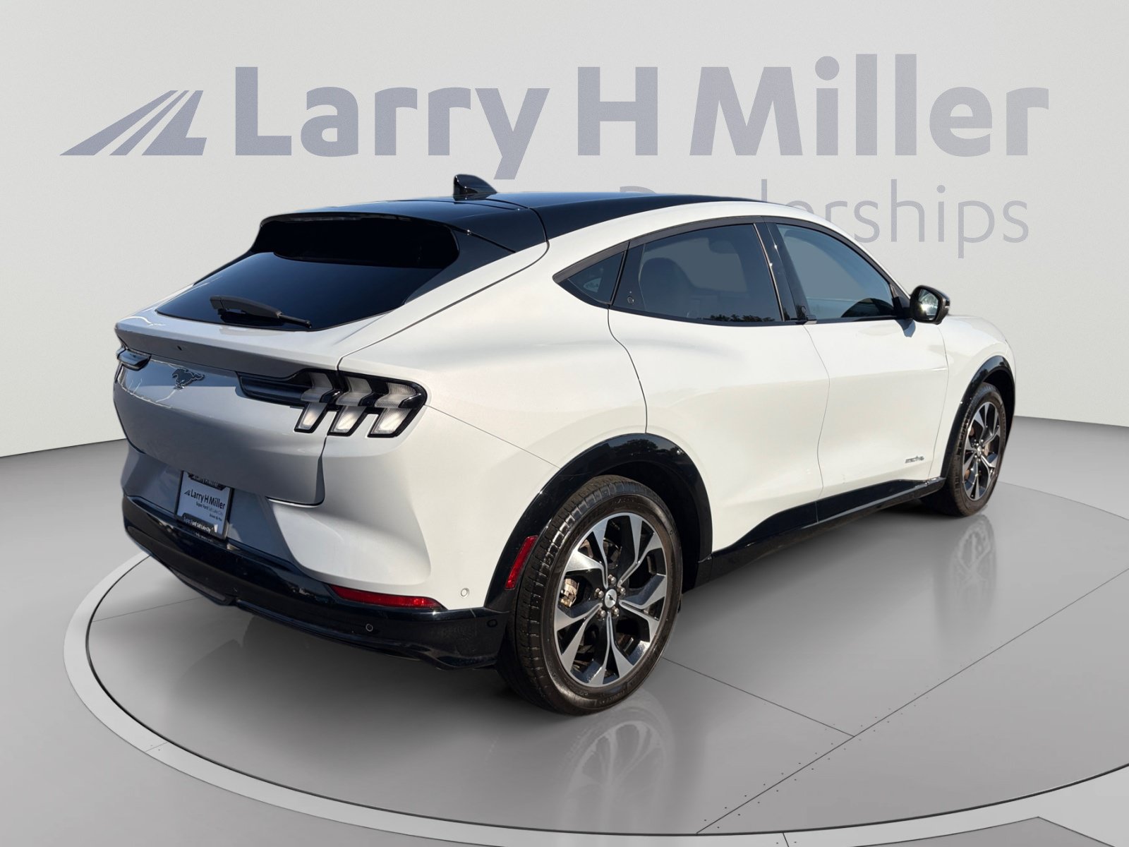 Certified 2023 Ford Mustang Mach-E Premium AWD/4WD image 5