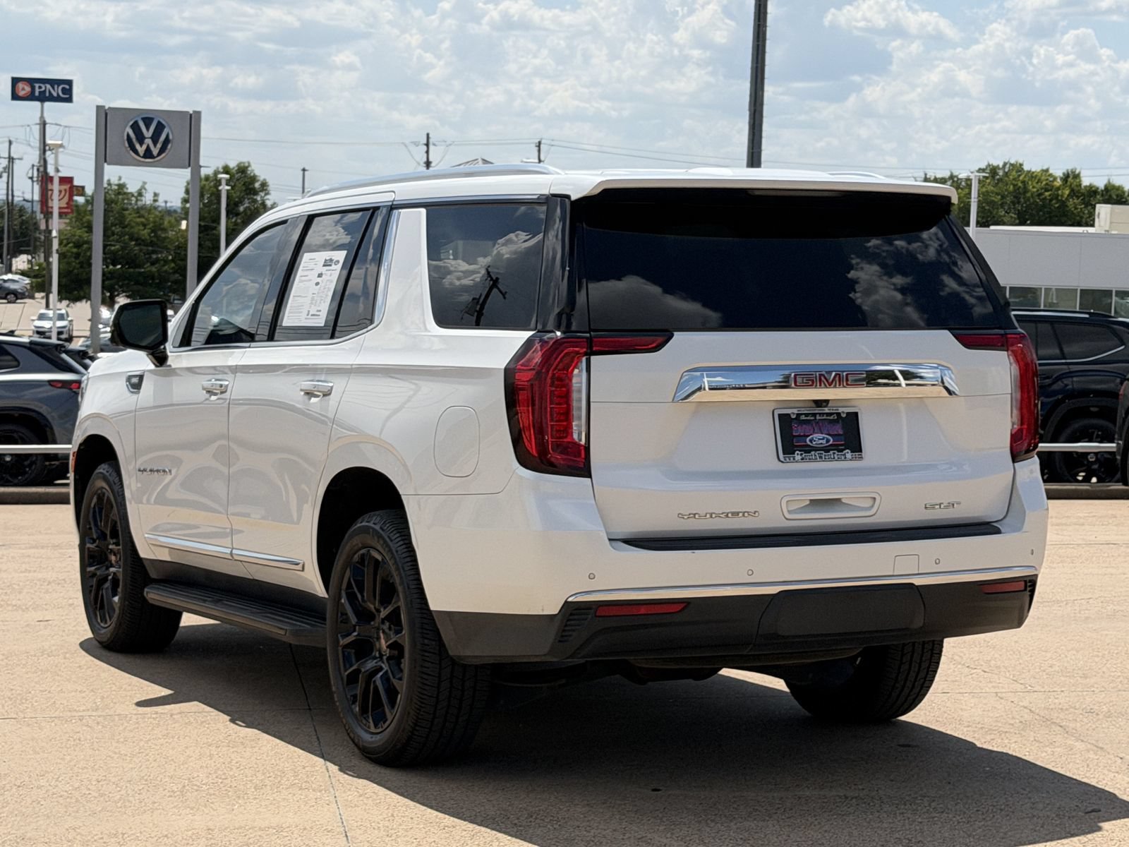 Used 2023 GMC Yukon SLT w/ SLT Premium Package AWD/4WD image 6