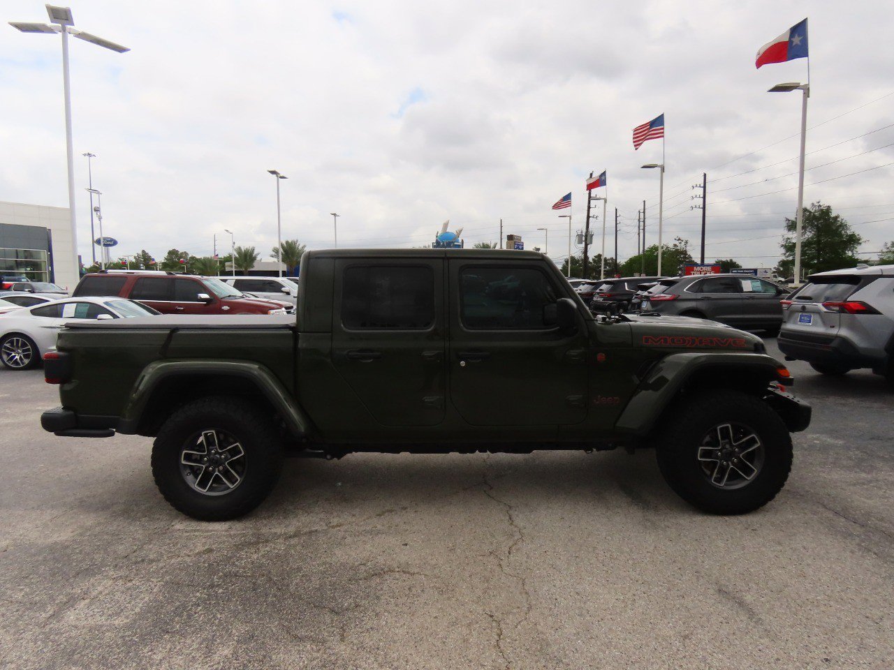 Used 2024 Jeep Gladiator Mojave AWD/4WD image 10