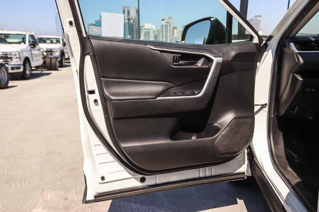 Used 2020 Toyota RAV4 LE w/ All Weather Liner Package AWD/4WD image 21