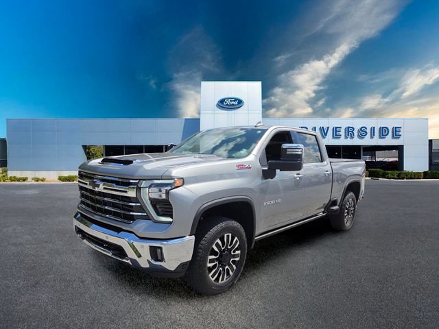 Used 2025 Chevrolet Silverado 2500 LTZ w/ LTZ Plus Package AWD/4WD image 3