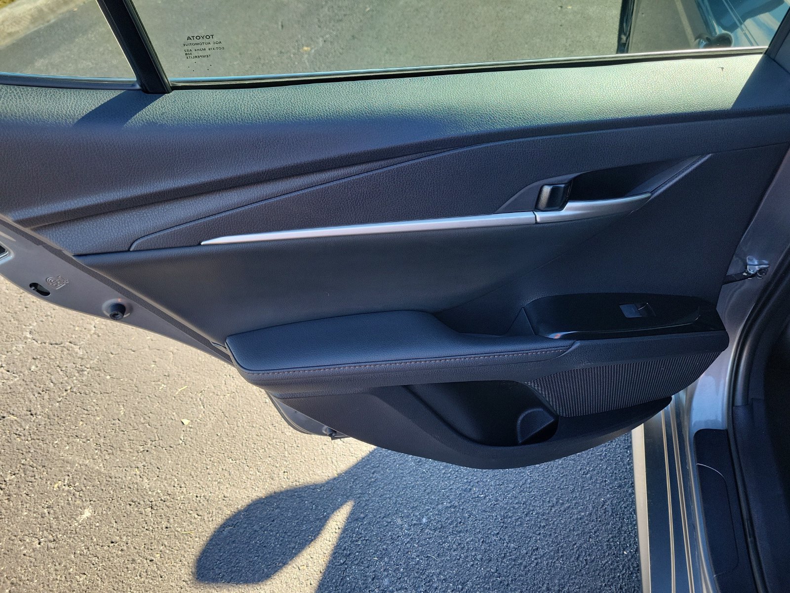 Used 2025 Toyota Camry XLE FWD image 7
