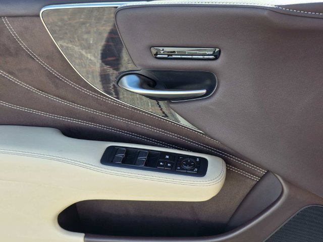 Used 2018 Lexus LS 500 w/ Interior Upgrade Package RWD image 21