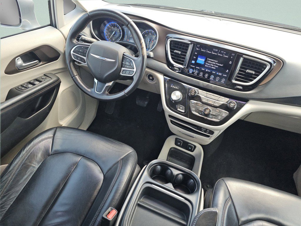 Used 2017 Chrysler Pacifica Touring-L FWD image 26