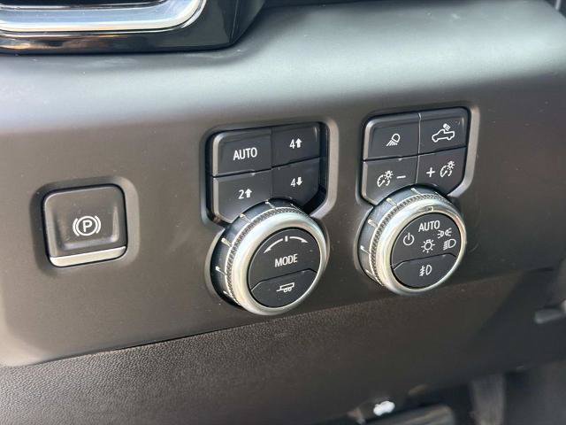 Used 2024 GMC Sierra 3500 Denali w/ Denali Reserve Package AWD/4WD image 18