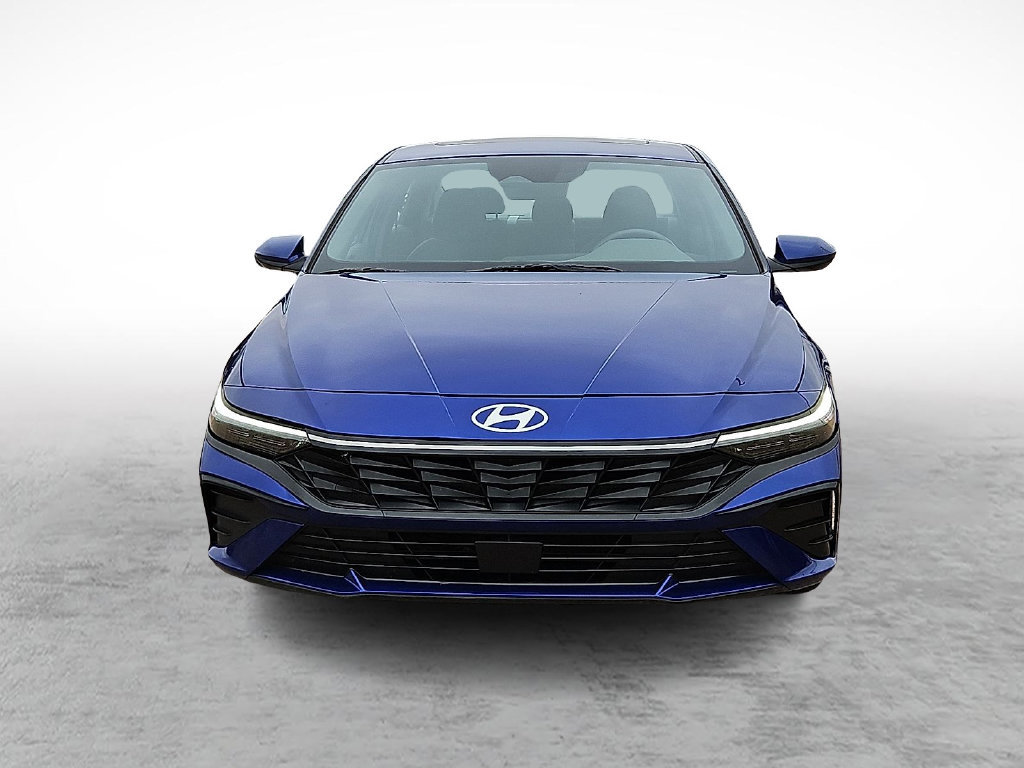 Used 2025 Hyundai Elantra SEL FWD image 3
