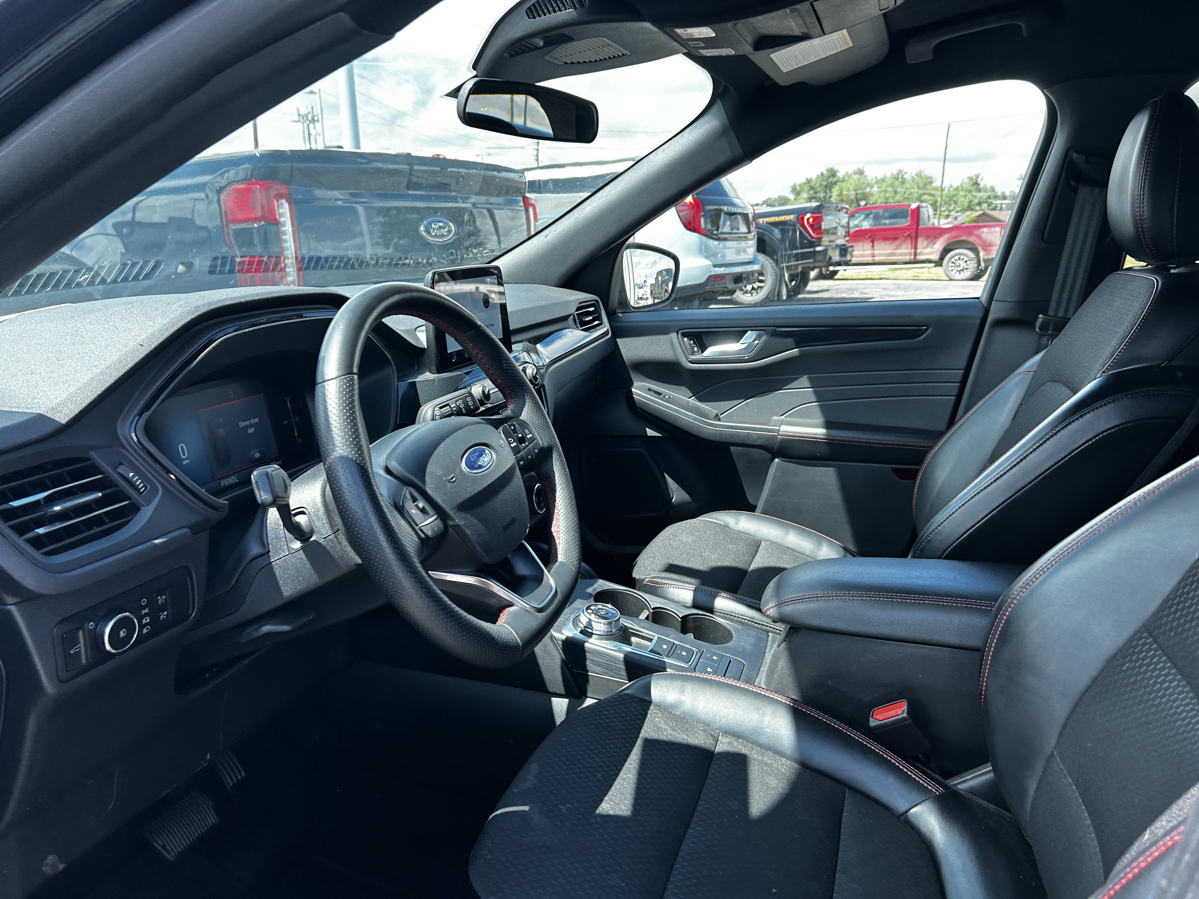 Certified 2025 Ford Escape ST-Line Select AWD/4WD image 10