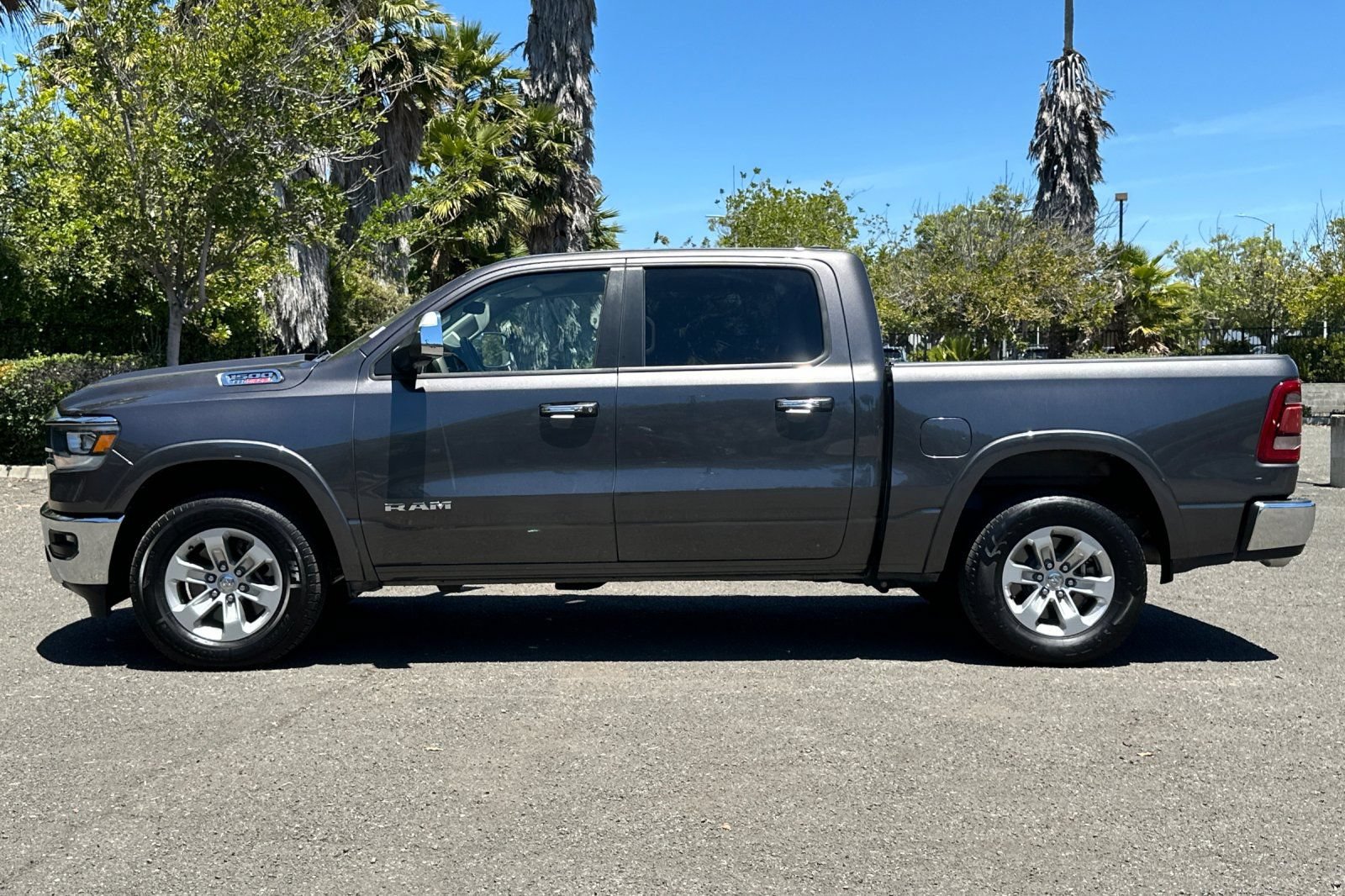 Used 2022 RAM 1500 Laramie AWD/4WD image 7