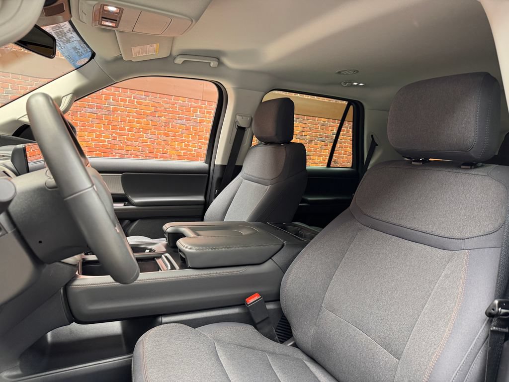 Certified 2025 Ford Expedition Active AWD/4WD image 23