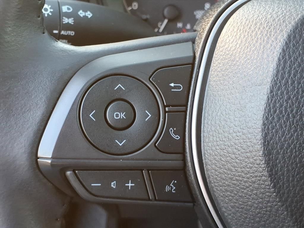 Used 2024 Toyota Corolla Cross LE w/ Moonroof Package image 21