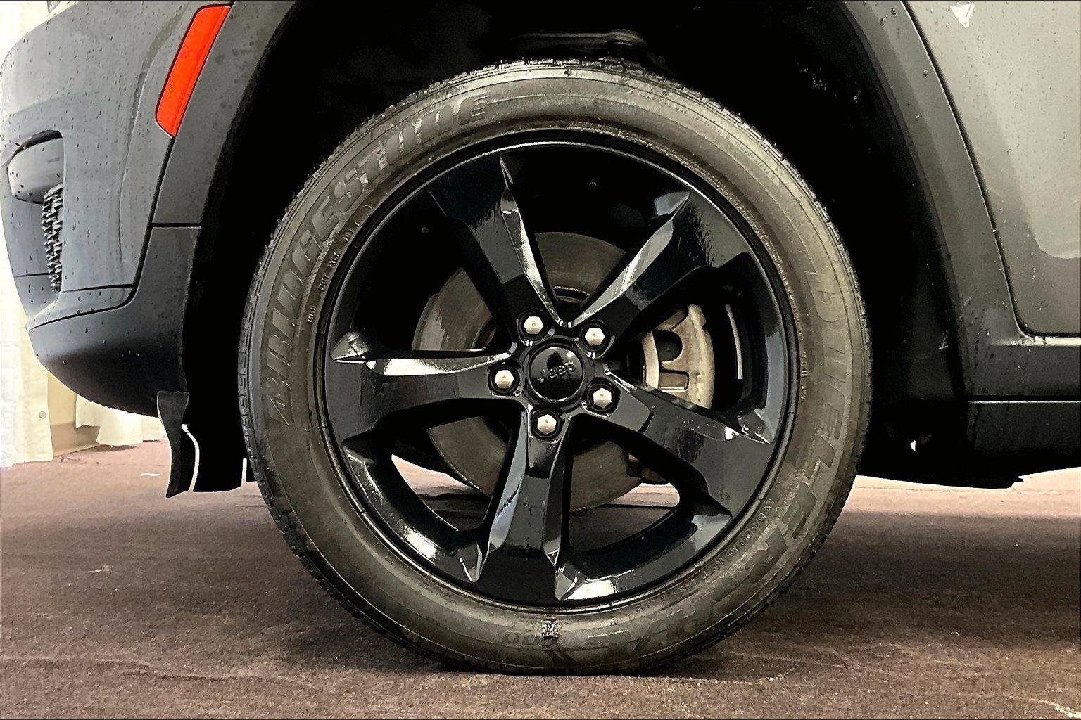 Used 2023 Jeep Grand Cherokee L Laredo image 8