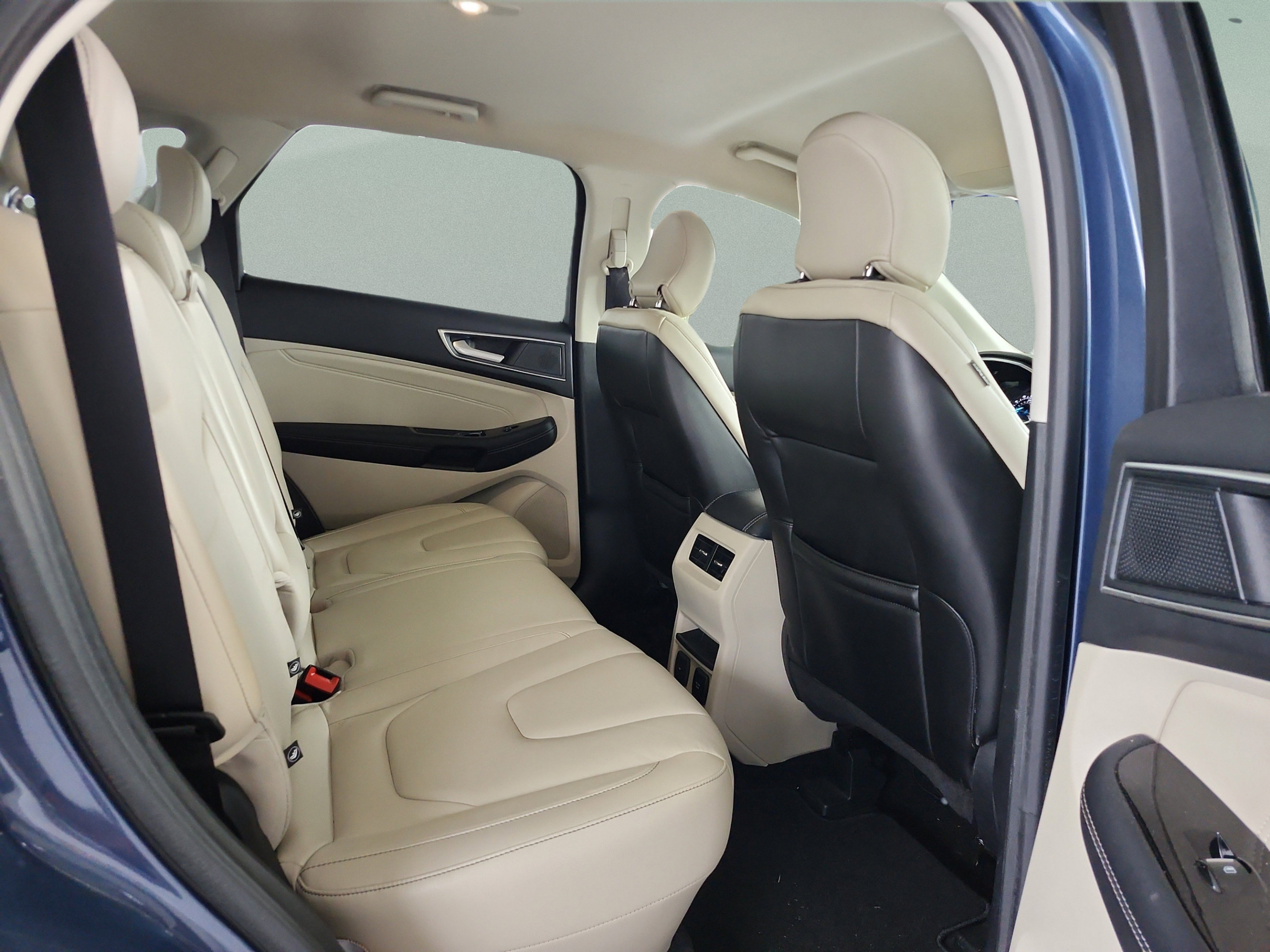 Certified 2019 Ford Edge Titanium w/ Cold Weather Package AWD/4WD image 19