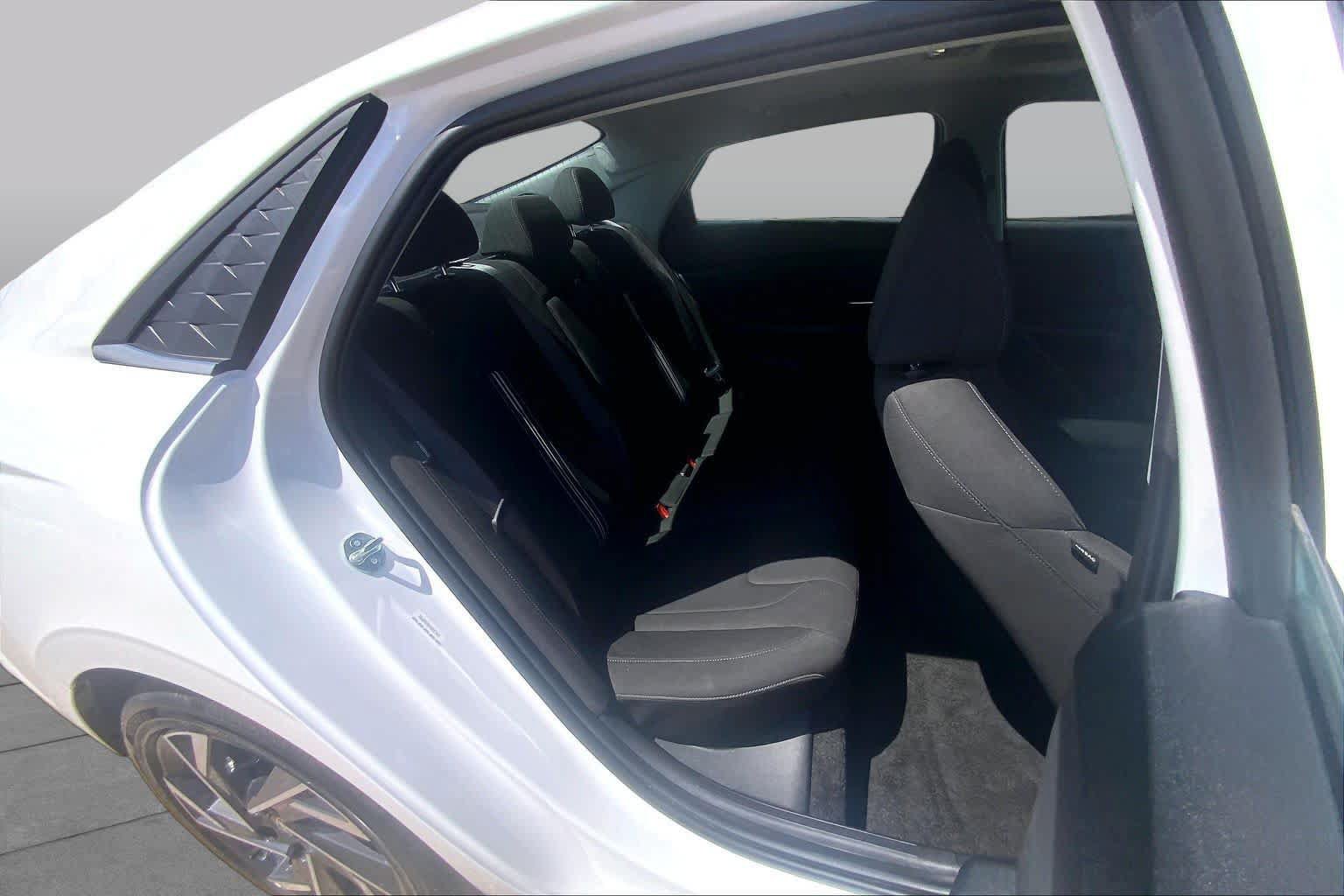 Used 2025 Hyundai Elantra SEL FWD image 20