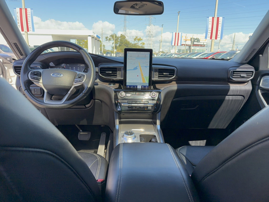 Certified 2022 Ford Explorer Limited w/ Limited Technology Package RWD image 30
