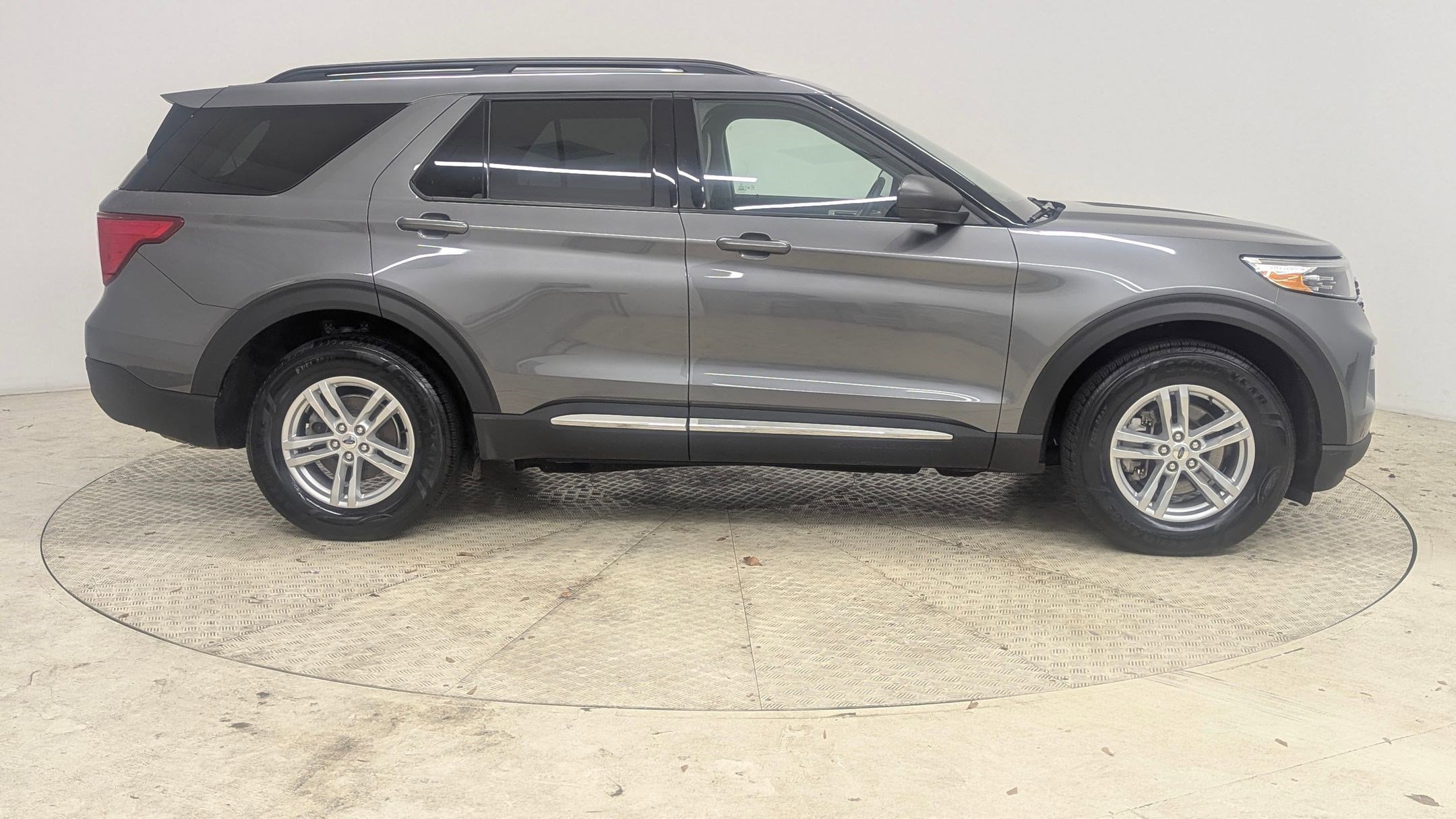 Certified 2022 Ford Explorer XLT w/ Equipment Group 202A image 7