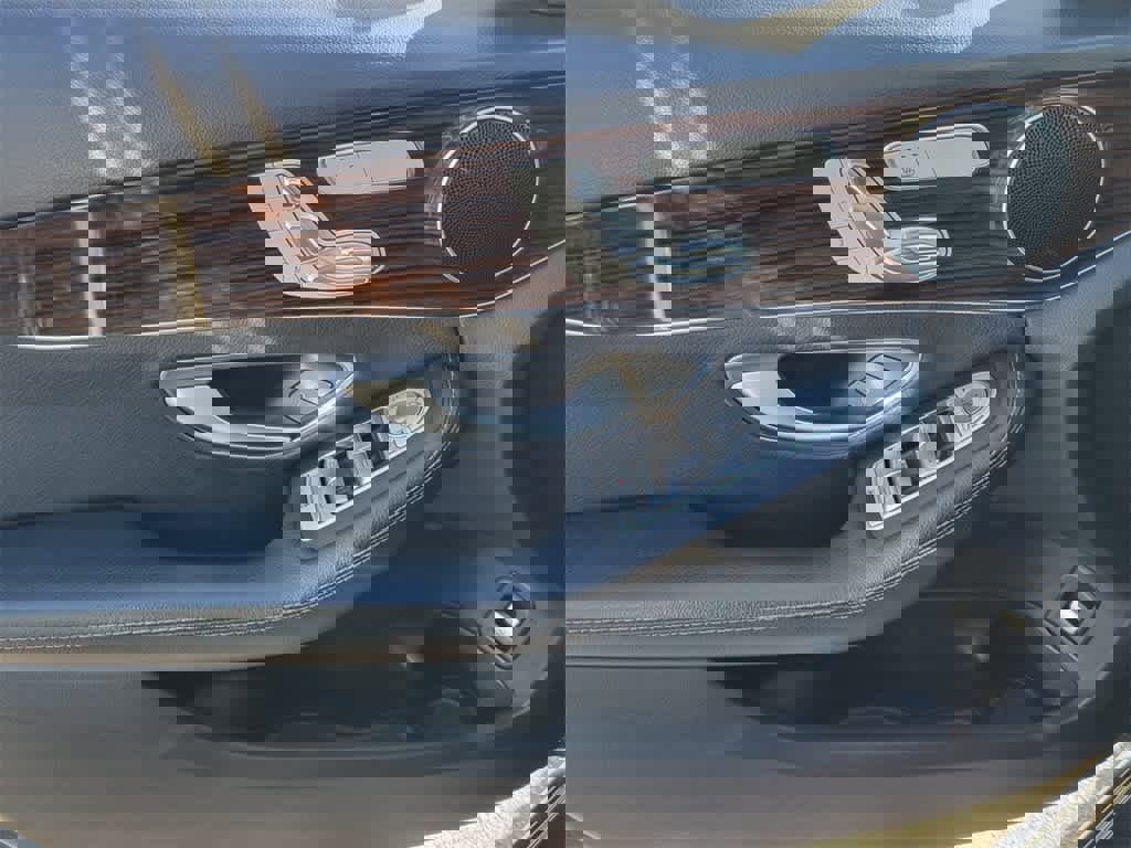 Used 2018 Mercedes-Benz C 300 Sedan image 18