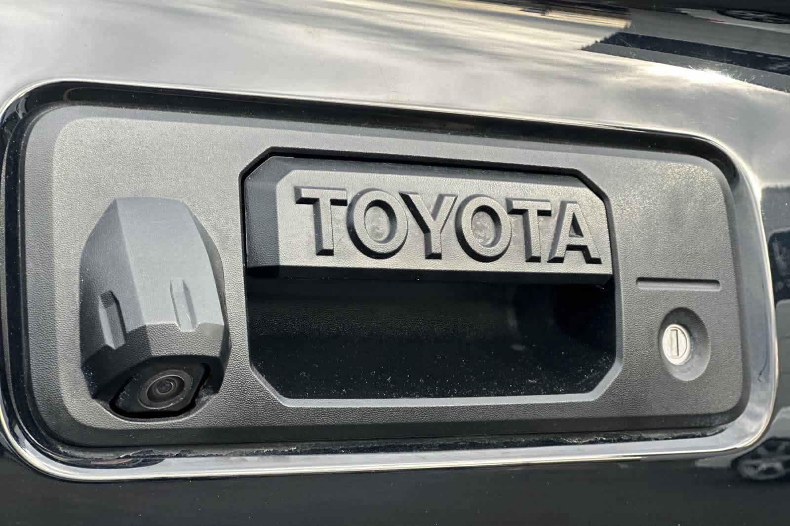 Used 2022 Toyota Tacoma SR image 25