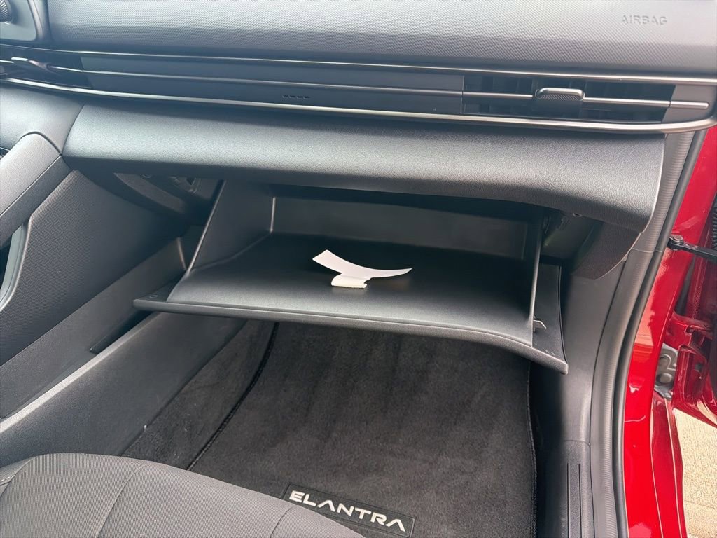 Used 2025 Hyundai Elantra Sport image 36