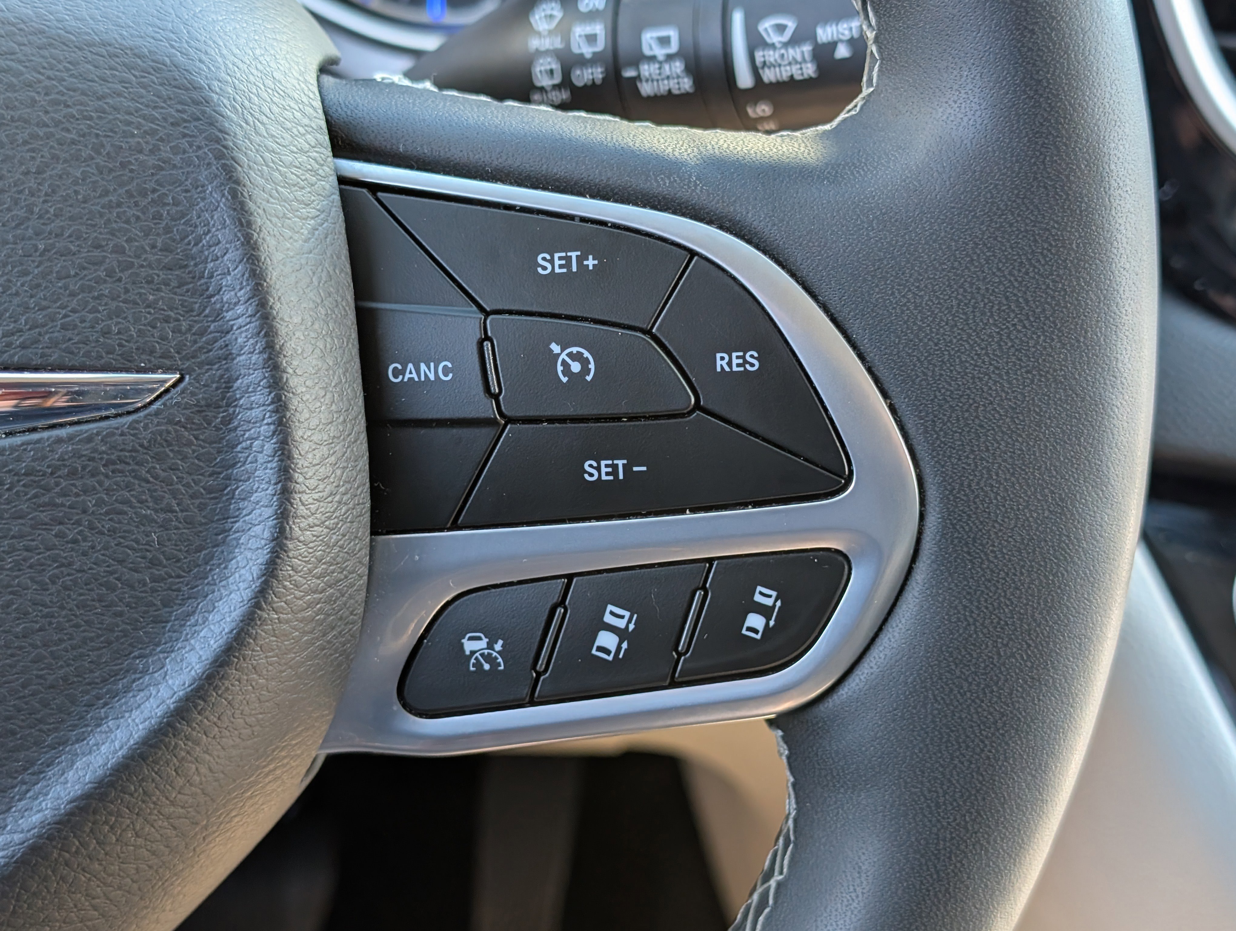 Used 2024 Chrysler Pacifica Touring-L image 26