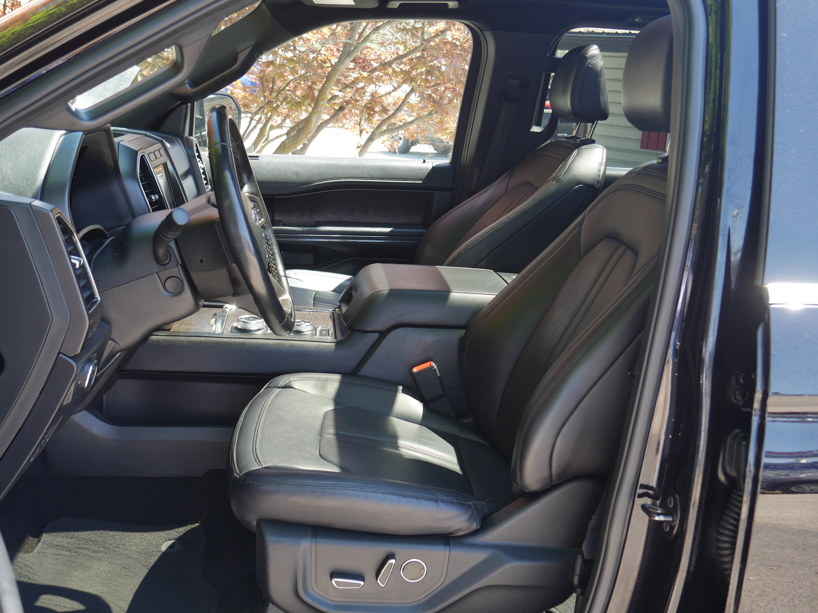Certified 2021 Ford Expedition Max Limited AWD/4WD image 3