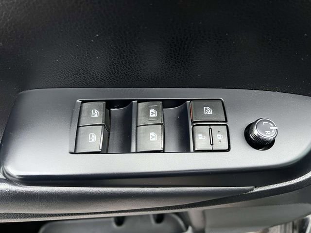 Used 2018 Toyota Highlander SE image 13