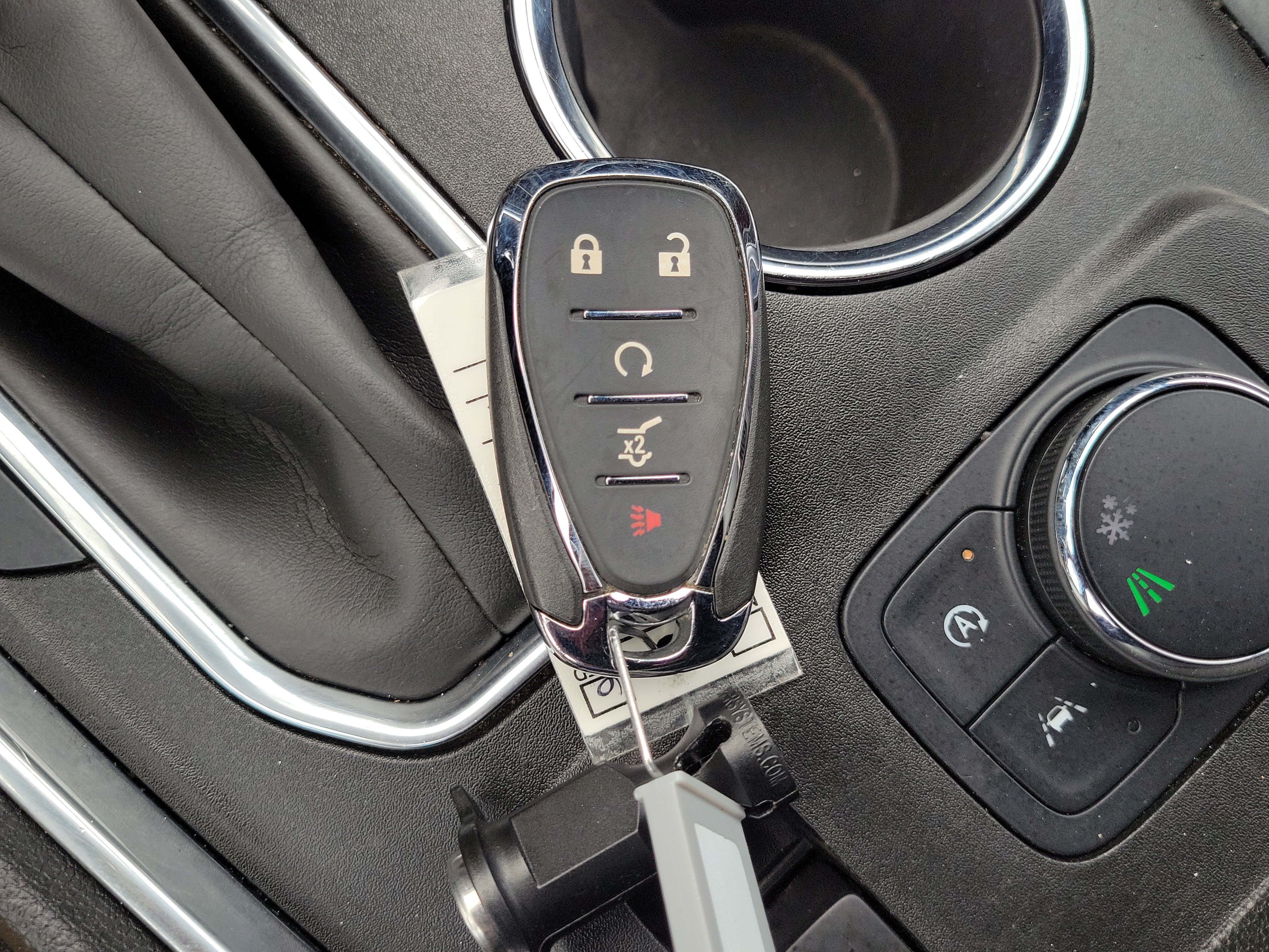 Used 2023 Chevrolet Traverse LT FWD image 29