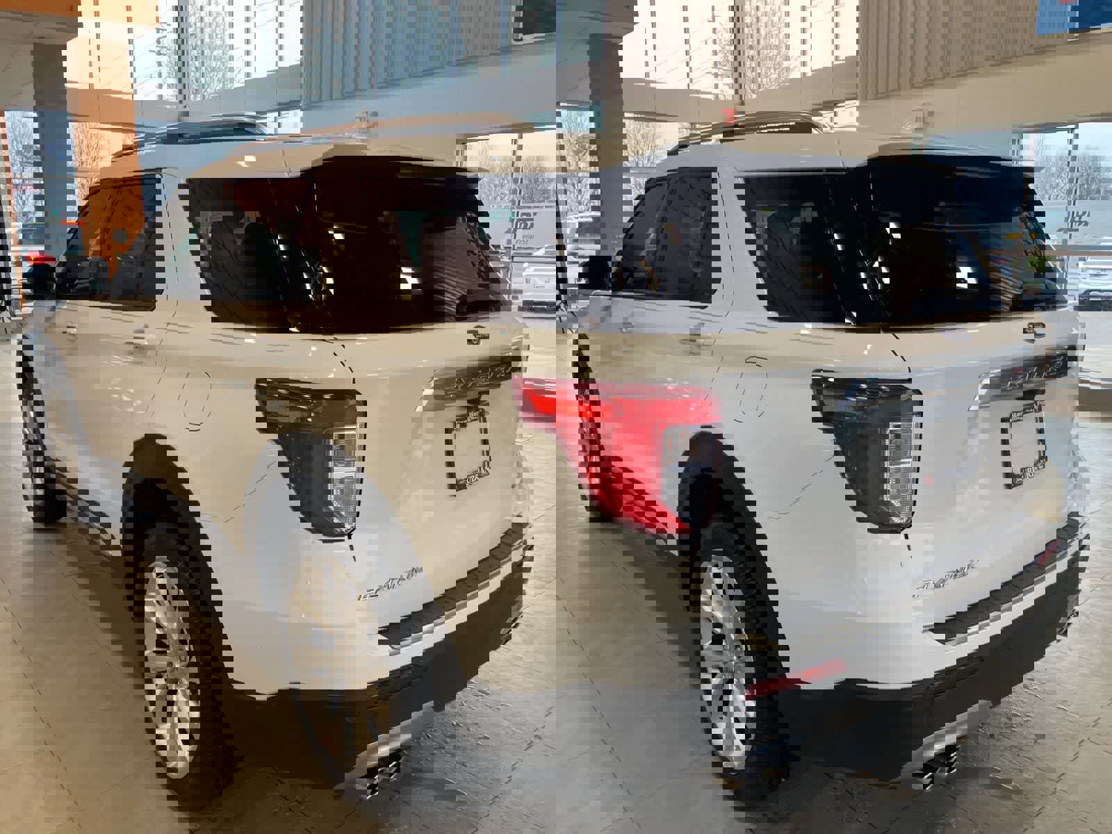 Certified 2022 Ford Explorer Platinum w/ Equipment Group 601A image 3