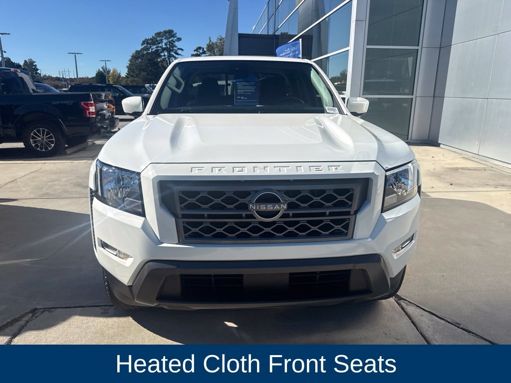 Used 2022 Nissan Frontier SV RWD image 2