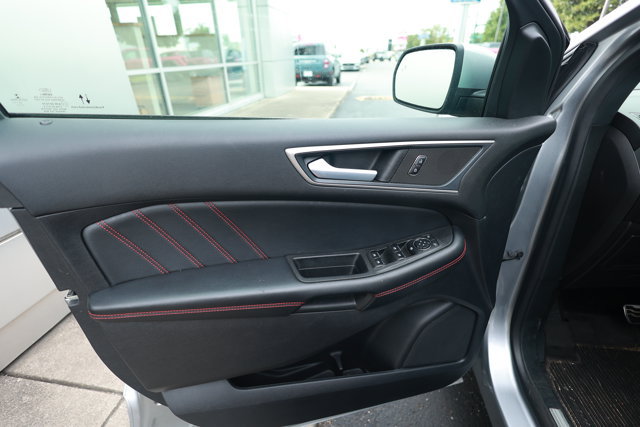 Certified 2022 Ford Edge ST-Line AWD/4WD image 11