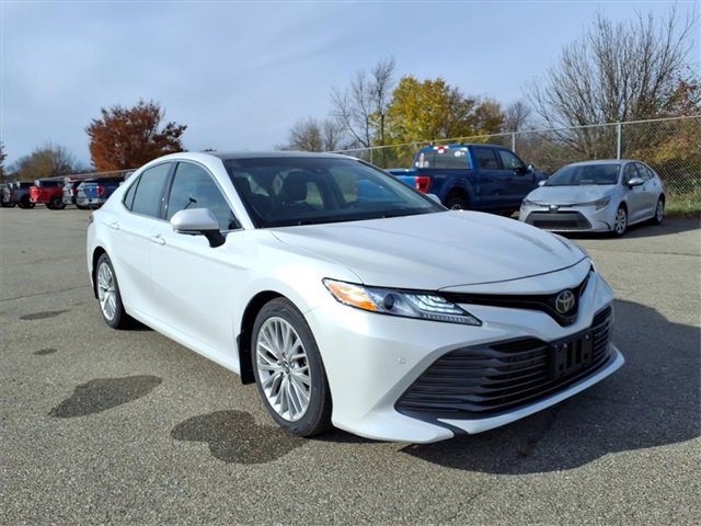 Used 2018 Toyota Camry XLE image 3