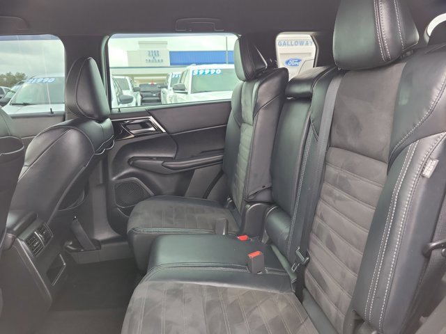 Used 2023 Mitsubishi Outlander SE image 16