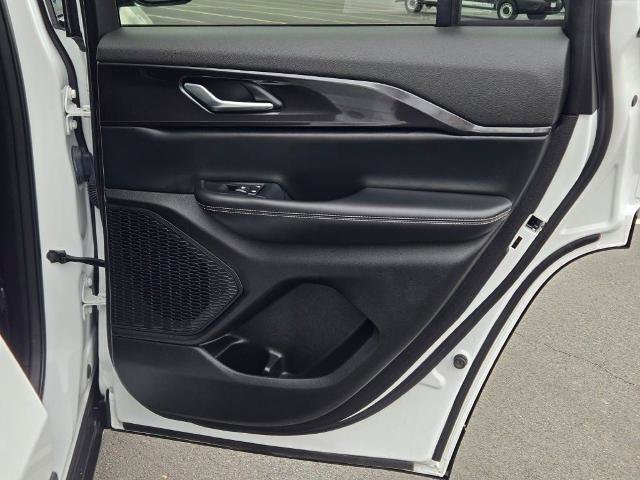 Used 2023 Jeep Grand Cherokee Altitude AWD/4WD image 10
