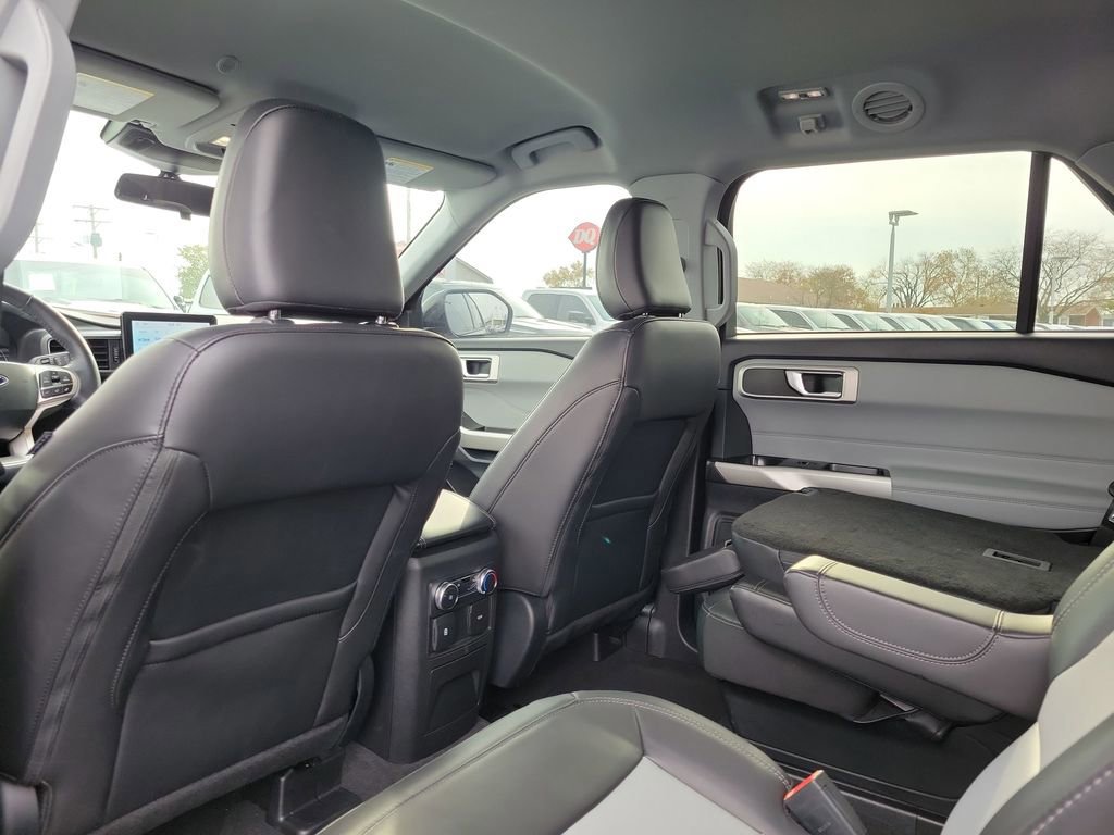 Certified 2022 Ford Explorer XLT w/ Equipment Group 202A image 15