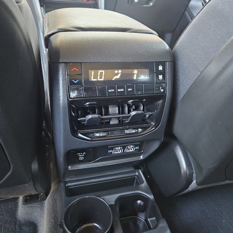 Used 2023 Jeep Grand Cherokee L Limited w/ Black Appearance Package image 15