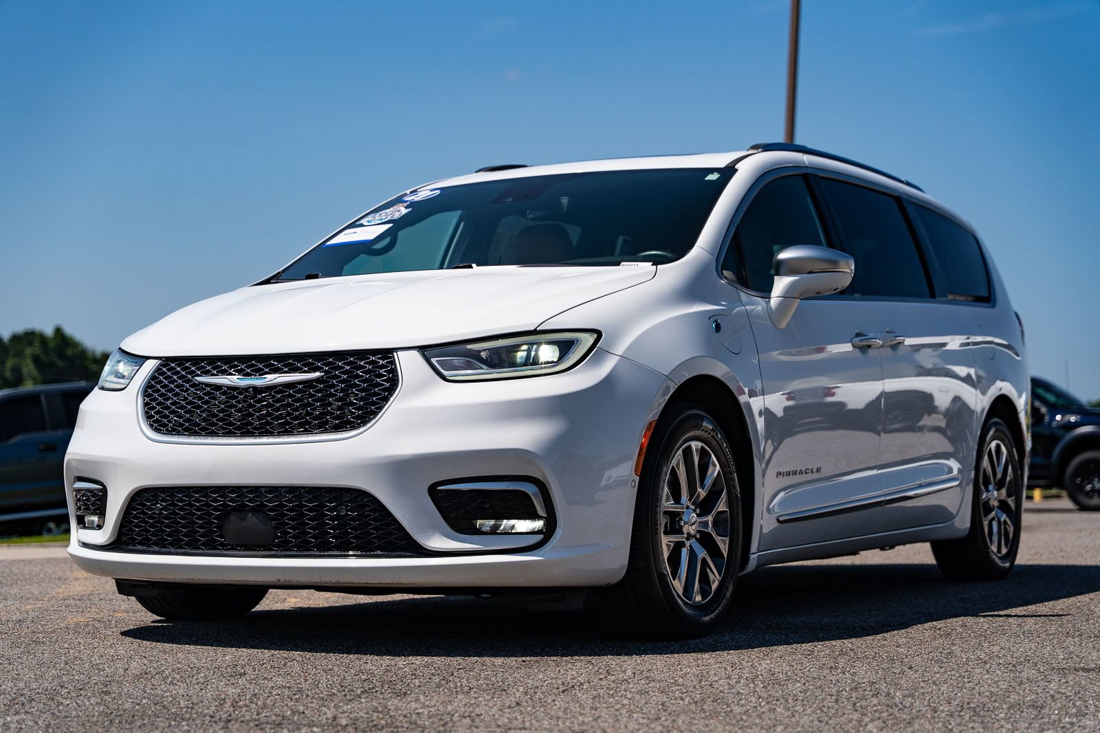 Used 2021 Chrysler Pacifica Pinnacle FWD image 3