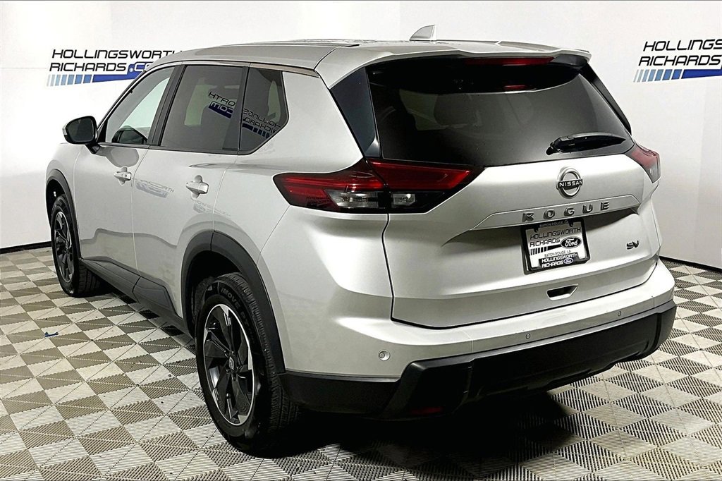 Used 2024 Nissan Rogue SV image 8