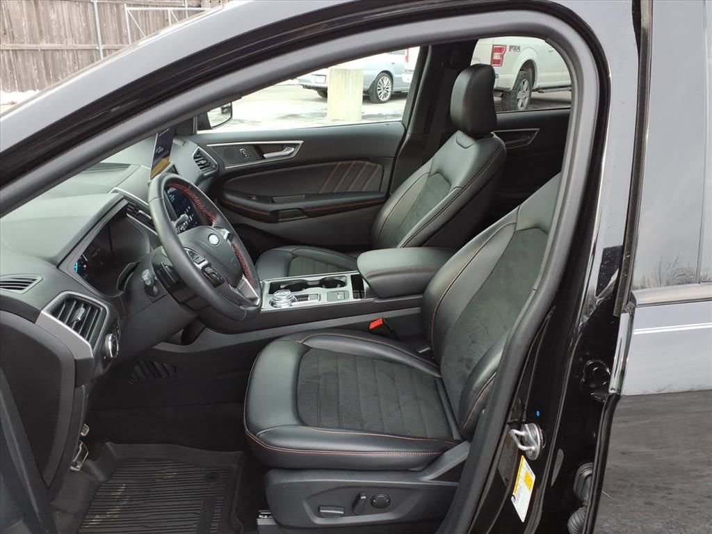 Certified 2024 Ford Edge ST-Line w/ Class II Trailer Tow Package image 29