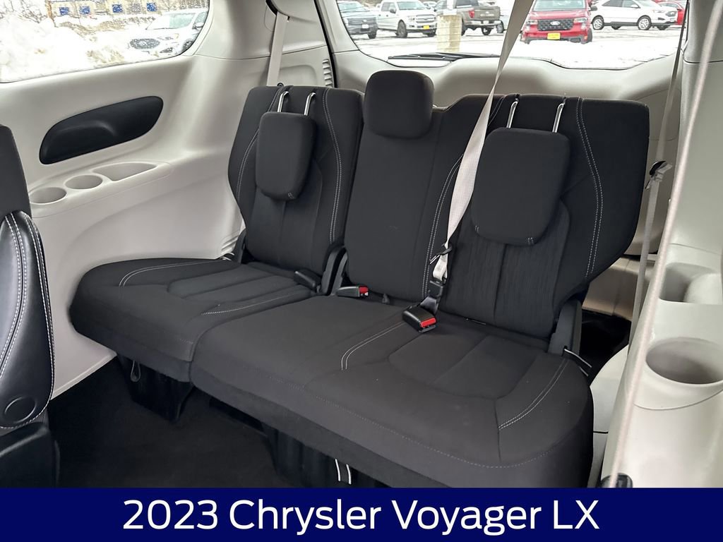 Used 2023 Chrysler Voyager LX image 16