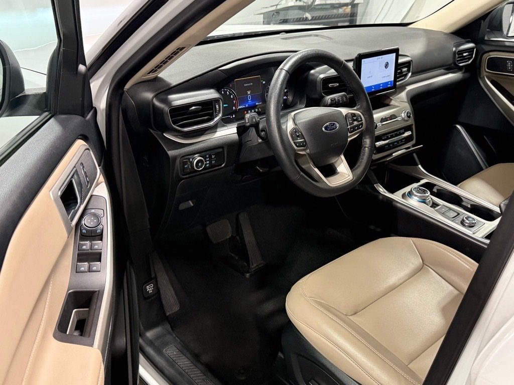 Certified 2024 Ford Explorer XLT w/ Equipment Group 202A image 10