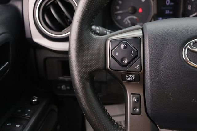Used 2018 Toyota Tacoma TRD Sport AWD/4WD image 12