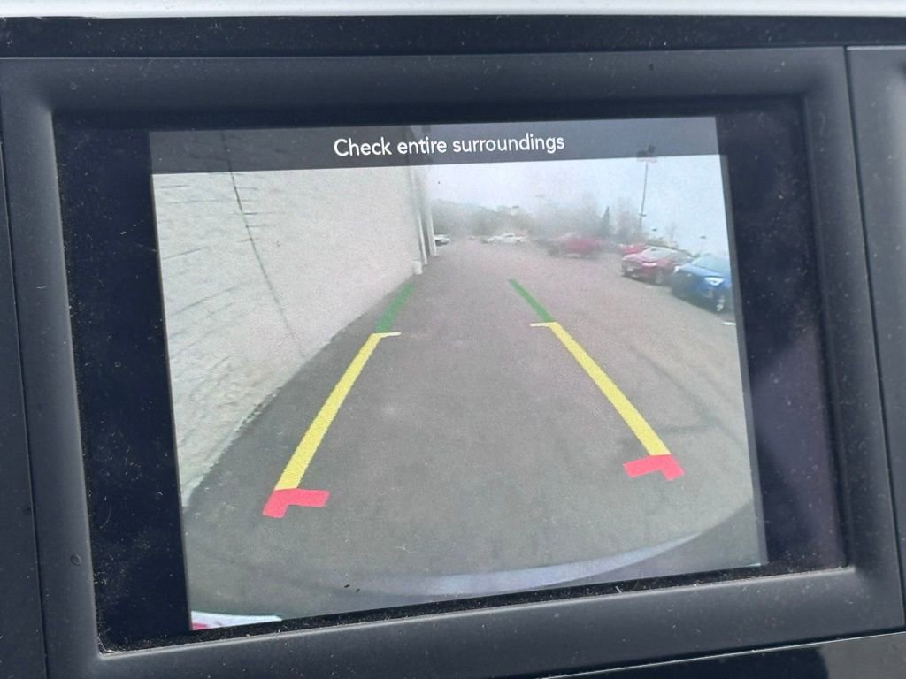 Used 2020 Chrysler Pacifica Touring-L image 16